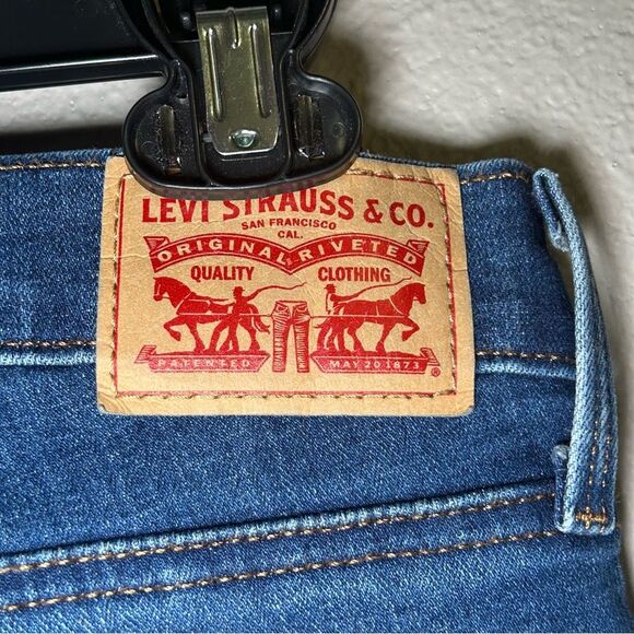 Levi’s Slimming Boot Cut Denim Jeans women’s size 30 - Picture 7 of 9